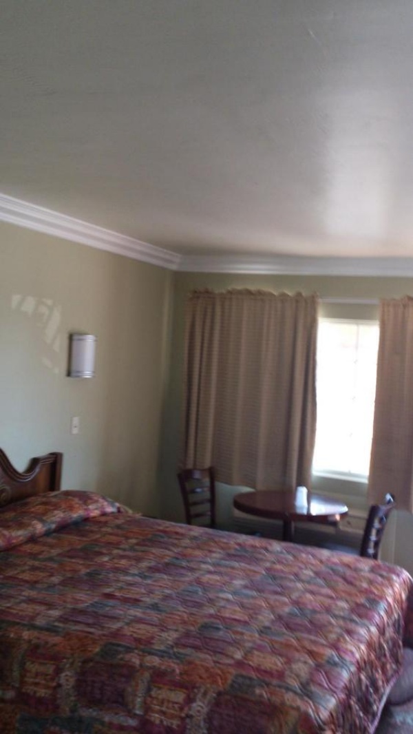 Santa Ana Travel Inn image 17