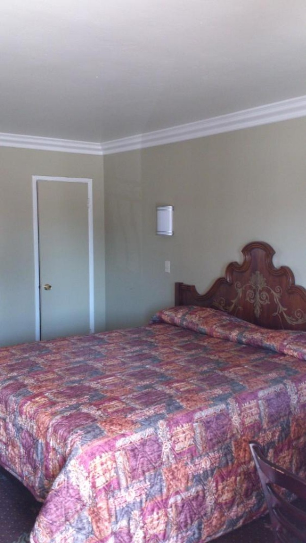 Santa Ana Travel Inn image 18