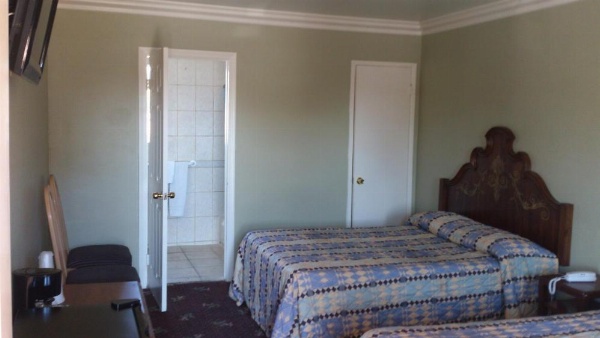 Santa Ana Travel Inn image 24