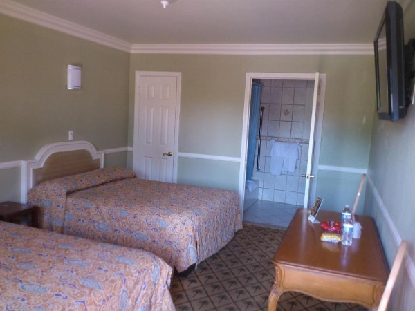 Santa Ana Travel Inn image 27