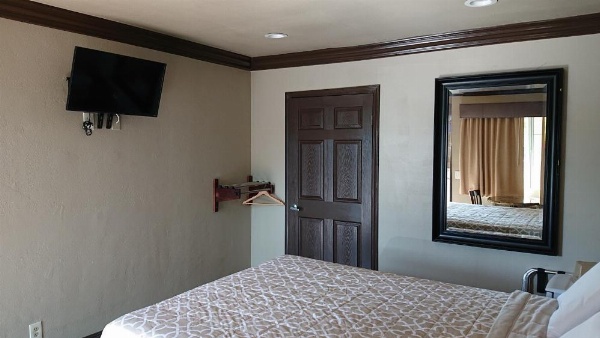 Santa Ana Travel Inn image 32