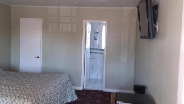 Santa Ana Travel Inn image 9