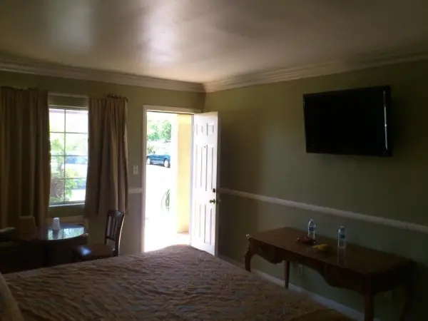 Santa Ana Travel Inn 10